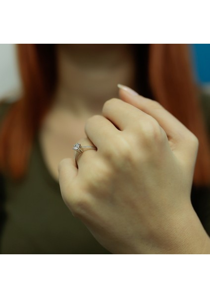 Lova G Renk 0,29 Karat Pırlanta Tektaş Yüzük 1040048