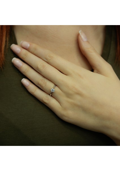 Lova G Renk 0,29 Karat Pırlanta Tektaş Yüzük 1040048