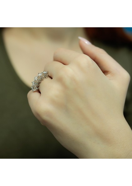 Lova 1,50 Karat Efektli Pırlanta Beştaş Yüzük 1070106 modelleri