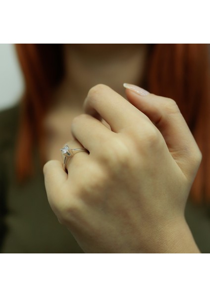 Lova D Renk 0,27 Karat Pırlanta Tektaş Yüzük 1050014 modelleri