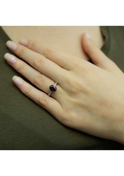 lı Oval Garnet Yüzük 1080057