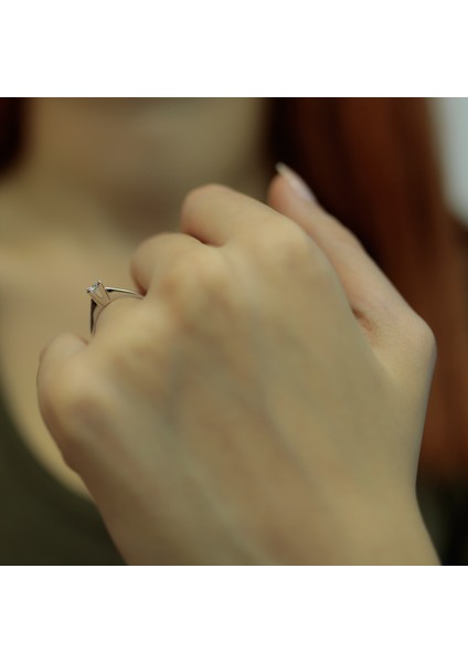 Lova D Renk 0,17 Karat Pırlanta Tektaş Yüzük 1010114