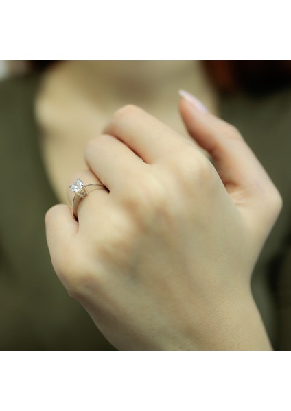 Lova G Renk 0,70 Karat Pırlanta Tektaş Yüzük 1030065 modelleri