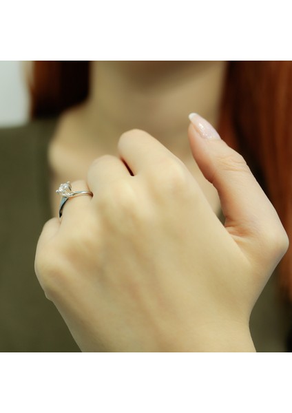 Lova E Renk 0,40 Karat Pırlanta Tektaş Yüzük 1060053