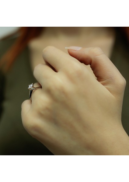 Lova H Renk 0,30 Karat Pırlanta Tektaş Yüzük 1060052 modelleri