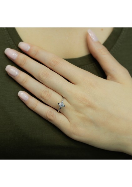 Lova 0,50 Karat Efektli Pırlanta Tektaş Yüzük 1040111 fırsatları