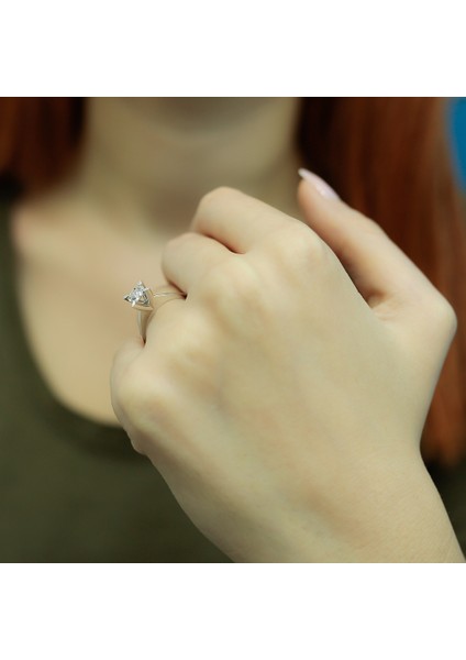 Lova 0,60 Karat Efektli Pırlanta Tektaş Yüzük 1040106 modelleri