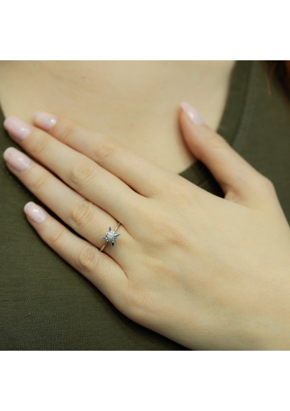 Lova 0,60 Karat Efektli Pırlanta Tektaş Yüzük 1040106 fırsatları