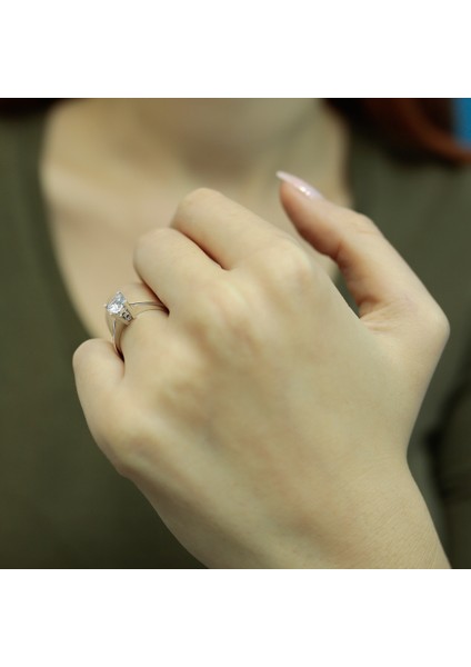 Lova G Renk 0,75 Karat Pırlanta Tektaş Yüzük 1030032 modelleri
