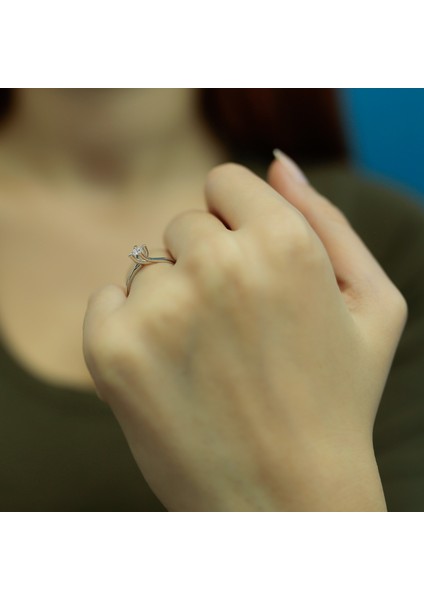 Lova G Renk 0,13 Karat Pırlanta Tektaş Yüzük 1070038