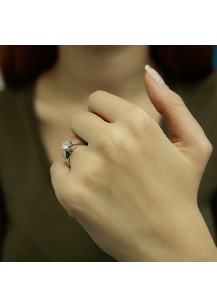 Lova G Renk 0,48 Karat Pırlanta Tektaş Yüzük 1020080