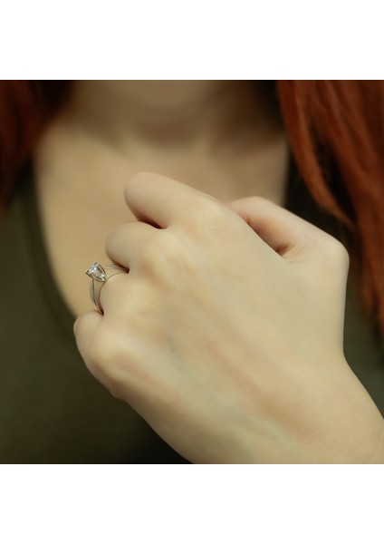 Lova E Renk 0,22 Karat Pırlanta Tektaş Yüzük 1030082 modelleri