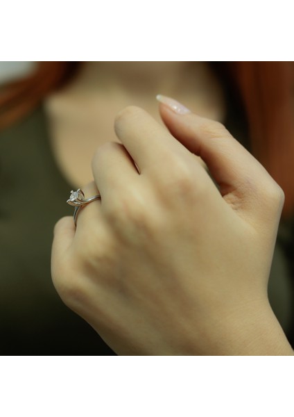 Lova E Renk 0,30 Karat Pırlanta Tektaş Yüzük 1070040 modelleri