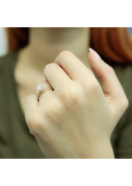 Lova F Renk 0,55 Karat Pırlanta Tektaş Yüzük 1030010