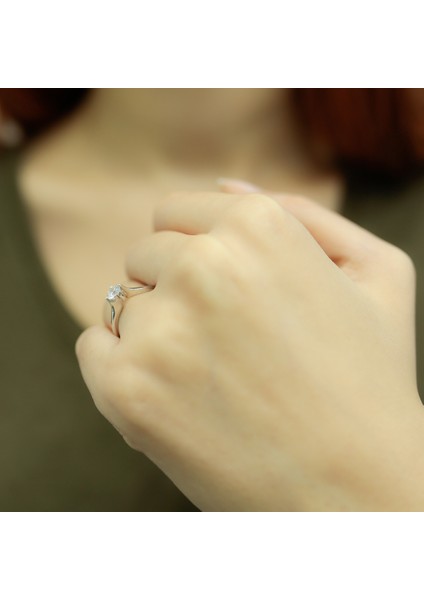 Lova F Renk 0,33 Karat Pırlanta Tektaş Yüzük 1040057