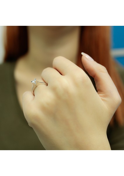 Lova E Renk 0,40 Karat Pırlanta Tektaş Yüzük 1040019