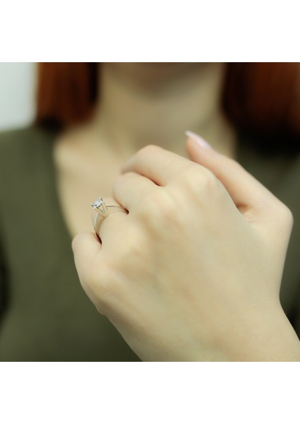 Lova 0,50 Karat Efektli Pırlanta Tektaş Yüzük 1070088 modelleri