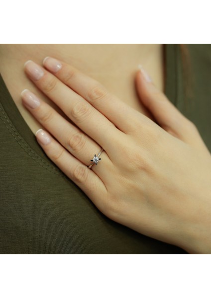 Lova D Renk 0,20 Karat Pırlanta Tektaş Yüzük 1050122 fırsatları