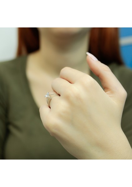 Lova F Renk 0,60 Karat Pırlanta Tektaş Yüzük 1050018