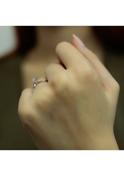 Lova D Renk 0,14 Karat Pırlanta Tektaş Yüzük 1060051