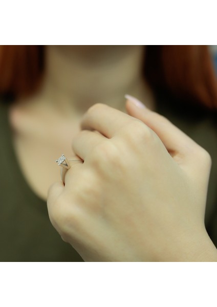 Lova 0,50 Karat Efektli Pırlanta Tektaş Yüzük 1040102