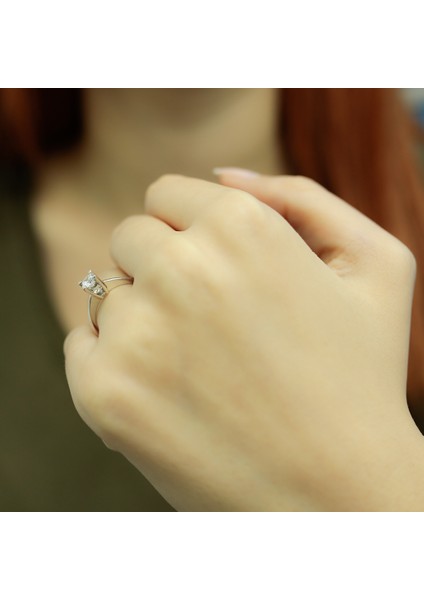 Lova F Renk 0,37 Karat Pırlanta Tektaş Yüzük 1040069