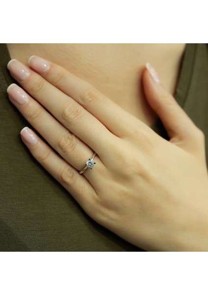 Lova F Renk 0,37 Karat Pırlanta Tektaş Yüzük 1040069