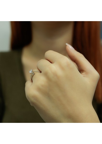 Lova F Renk 0,43 Karat Pırlanta Tektaş Yüzük 1050065 modelleri