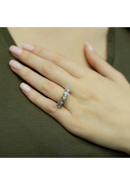 Lova 1,50 Karat Efektli Pırlanta Beştaş Yüzük 1070104 fırsatları