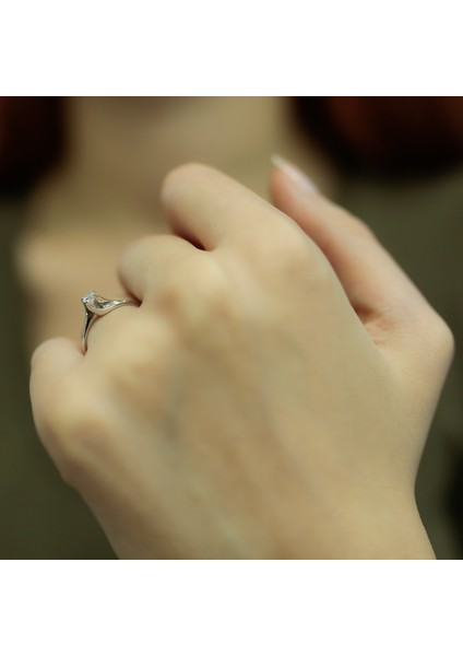 Lova E Renk 0,15 Karat Pırlanta Tektaş Yüzük 1040070