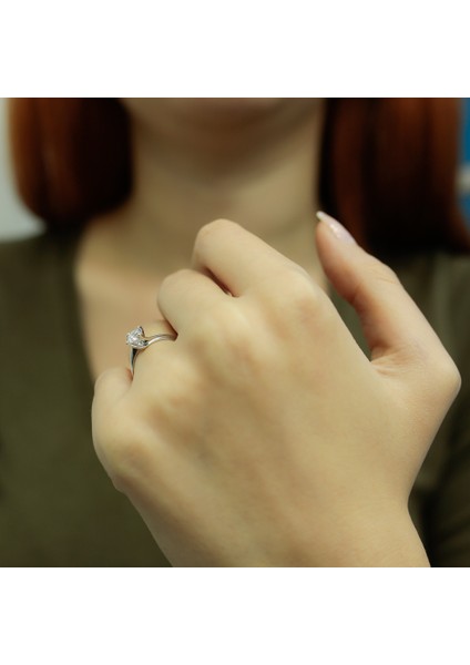 Lova G Renk 0,50 Karat Pırlanta Tektaş Yüzük 1010054