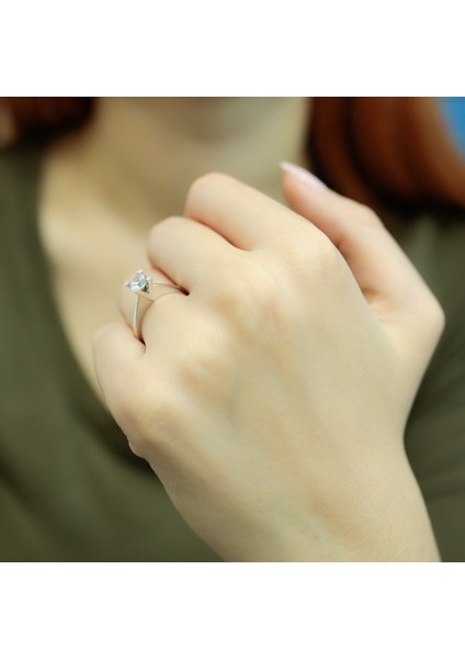 Lova G Renk 0,60 Karat Pırlanta Tektaş Yüzük 1040005