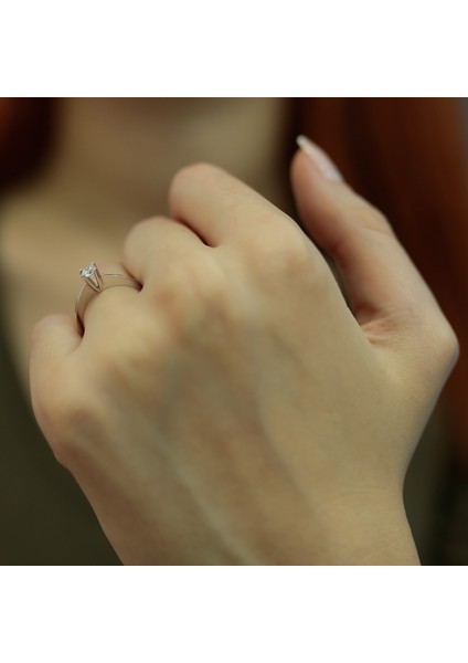 Lova E Renk 0,19 Karat Pırlanta Tektaş Yüzük 1030058