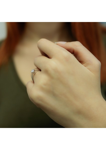 Lova D Renk 0,27 Karat Pırlanta Tektaş Yüzük 1070046