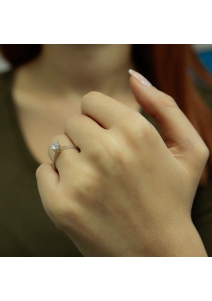 Lova G Renk 0,50 Karat Pırlanta Tektaş Yüzük 1030068 modelleri