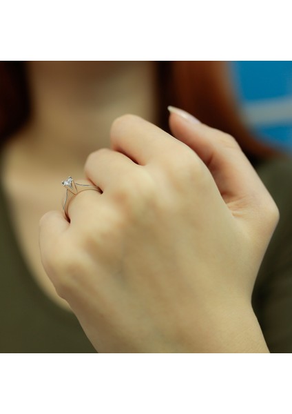 Lova D Renk 0,20 Karat Pırlanta Tektaş Yüzük 1040017