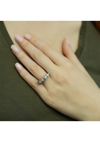Lova 1,50 Karat Efektli Pırlanta Beştaş Yüzük 1070102 fırsatları