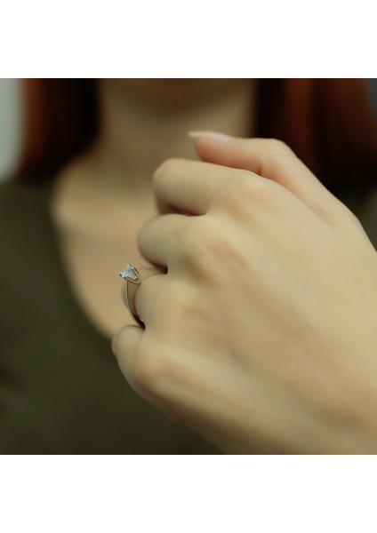 Lova H-VS2 0,30 Karat Pırlanta Tektaş Yüzük 1030045