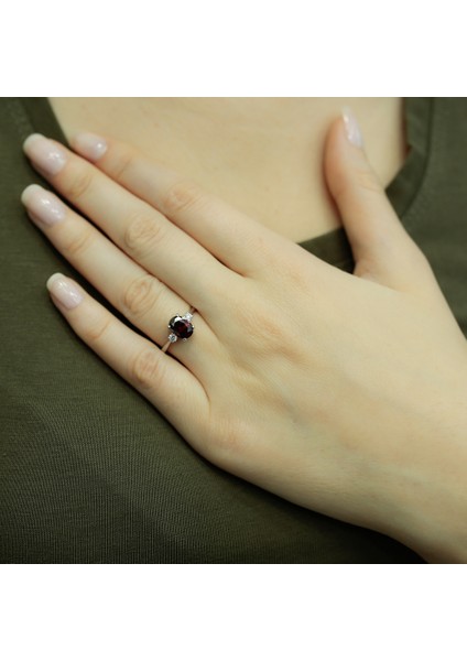 lı Oval Garnet Yüzük 1020227 fırsatları