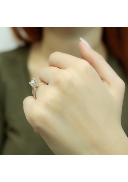 Lova D Renk 0,59 Karat Pırlanta Tektaş Yüzük 1070020