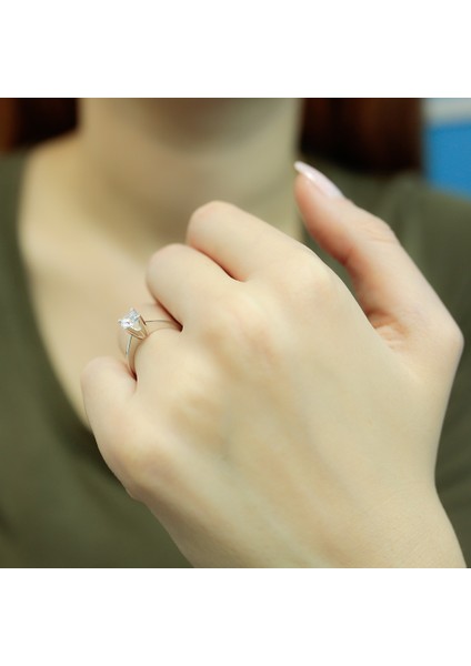 Lova F Renk 0,53 Karat Pırlanta Tektaş Yüzük 1050039