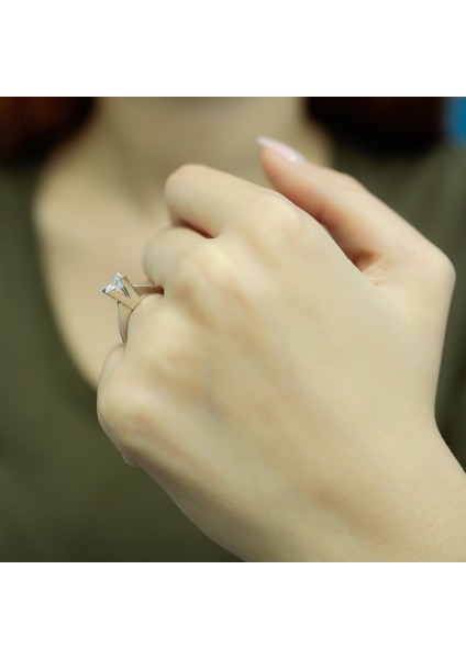Lova G Renk 0,71 Karat Pırlanta Tektaş Yüzük 1020008