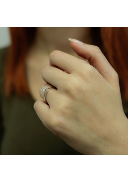 Lova E Renk 0,25 Karat Pırlanta Tektaş Yüzük 1030024