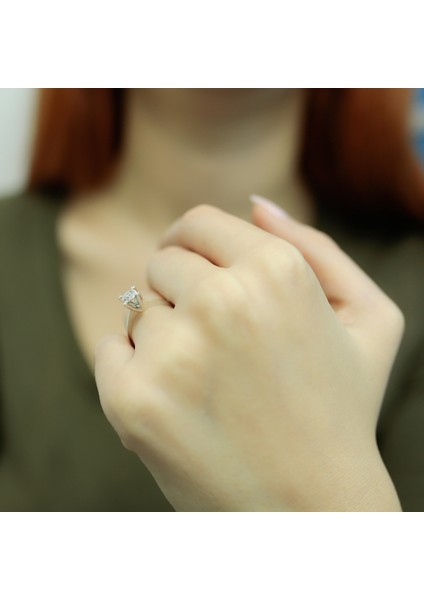 Lova 0,50 Karat Efektli Pırlanta Tektaş Yüzük 1040114 modelleri