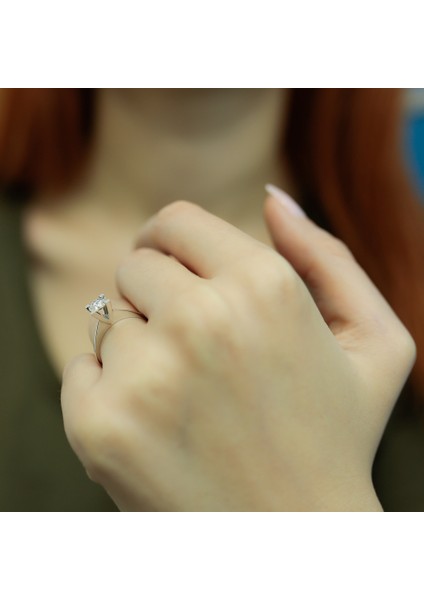 Lova 0,60 Karat Efektli Pırlanta Tektaş Yüzük 1040109 modelleri
