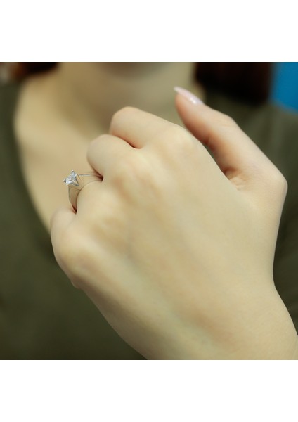 Lova D Renk 0,62 Karat Pırlanta Tektaş Yüzük 1060014