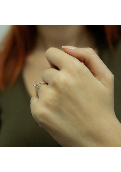 Lova H Renk 0,25 Karat Pırlanta Tektaş Yüzük 1050051 modelleri
