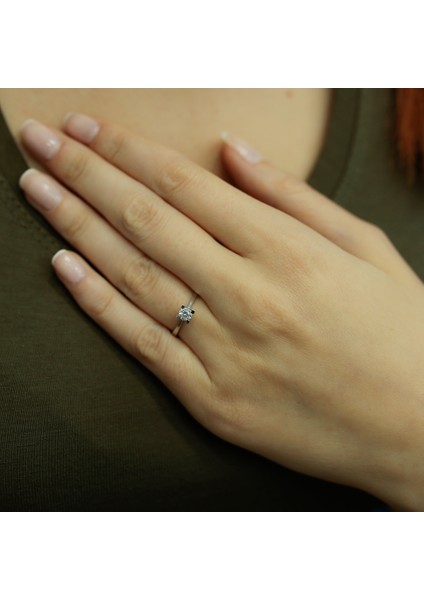 Lova H Renk 0,25 Karat Pırlanta Tektaş Yüzük 1050051 fırsatları