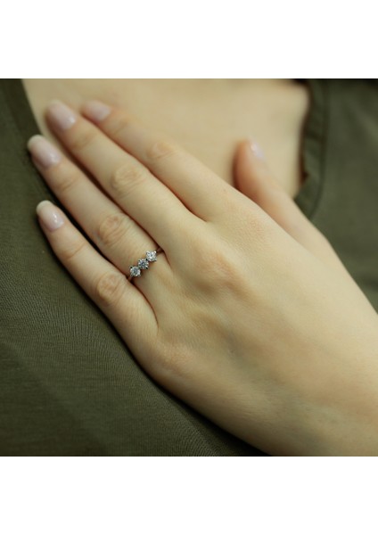 Lova 0,45 Karat Pırlanta Tria Yüzük 1050206 fırsatları