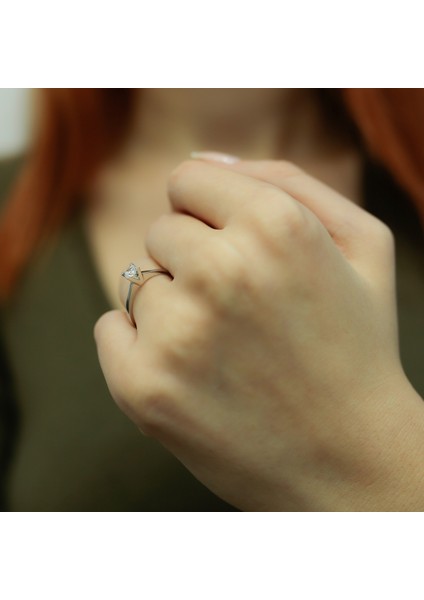 Lova G Renk 0,27 Karat Pırlanta Tektaş Yüzük 1040024